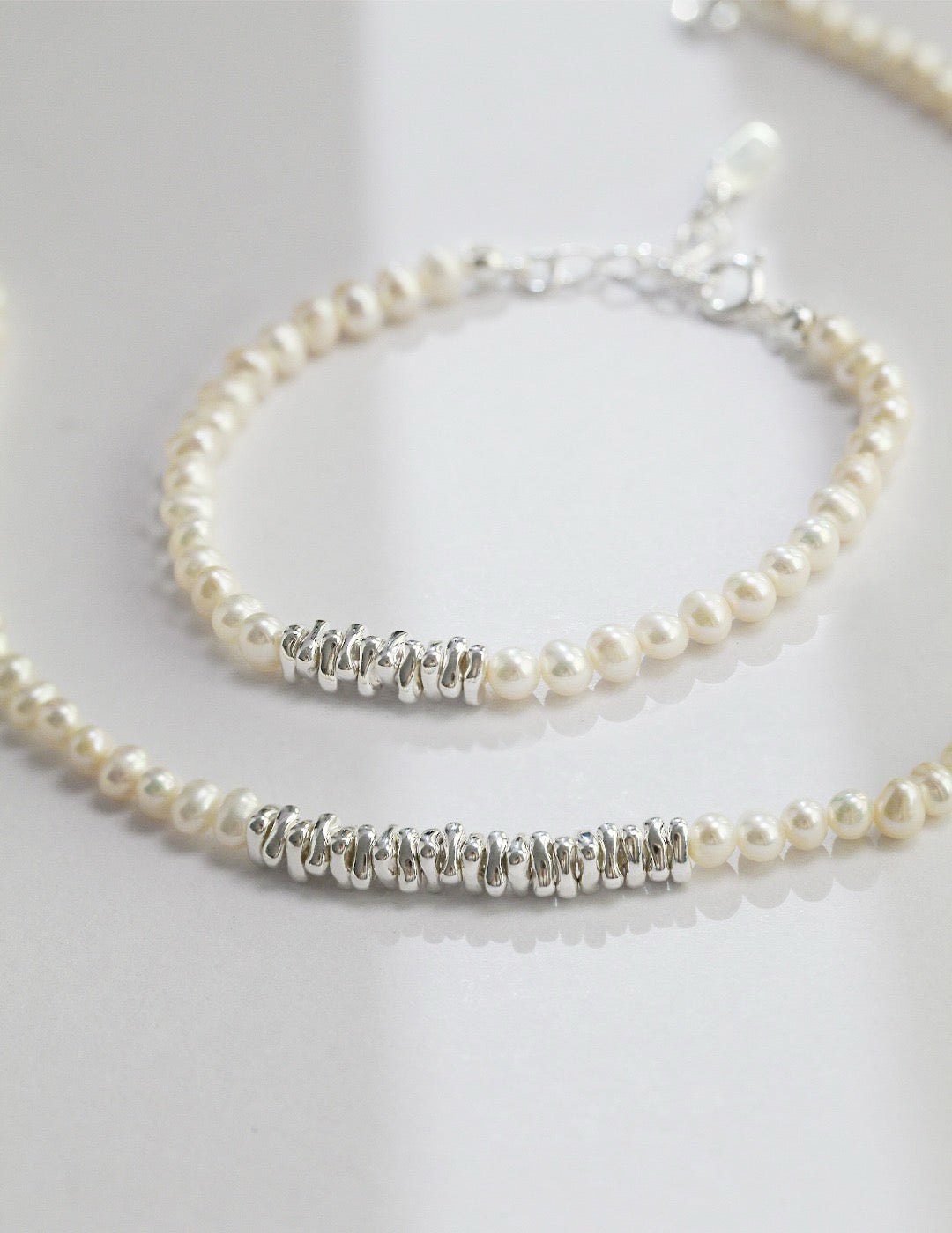 Daer Pearl Bracelets